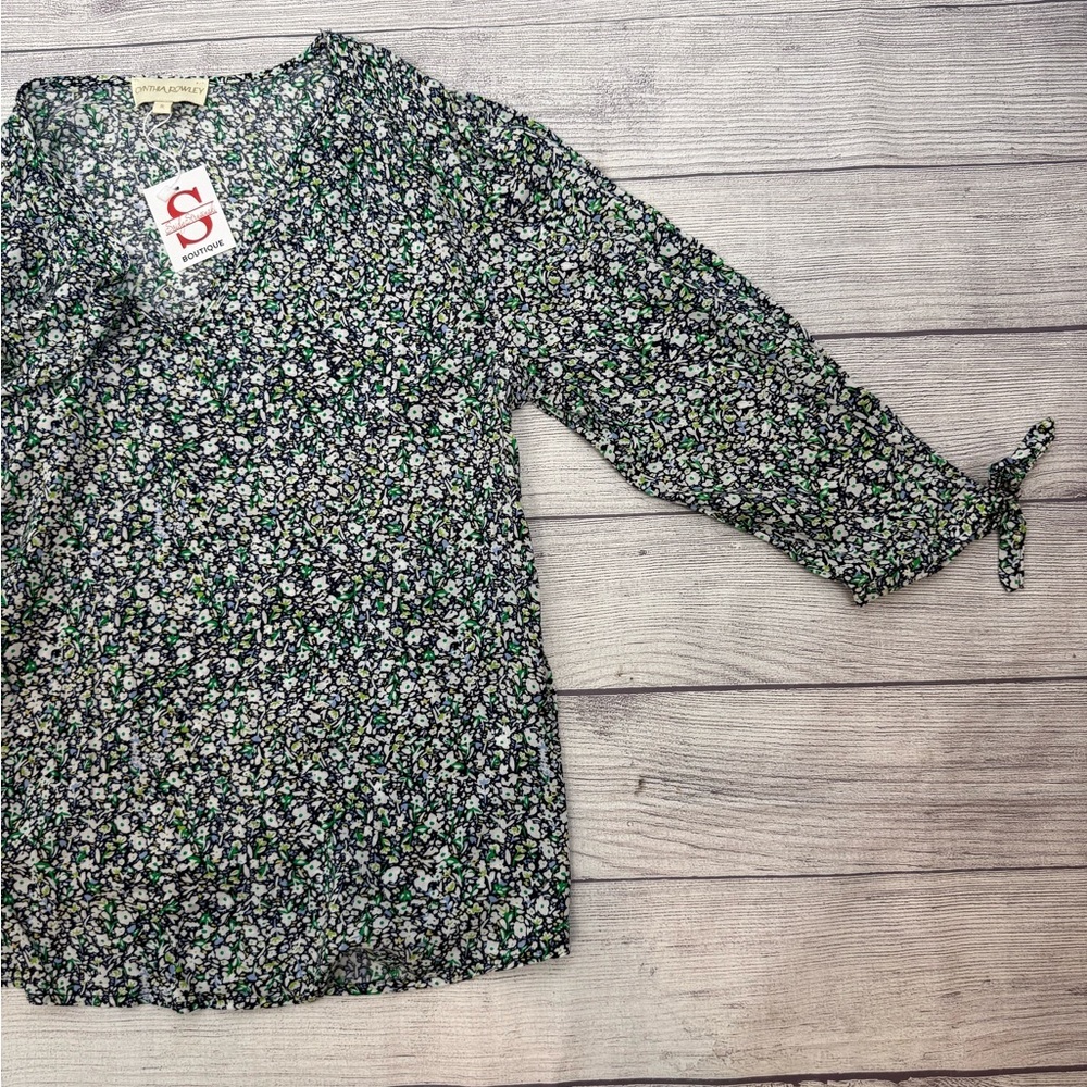Cynthia Rowley Green Floral V-Neck Blouse - Picture 8 of 13